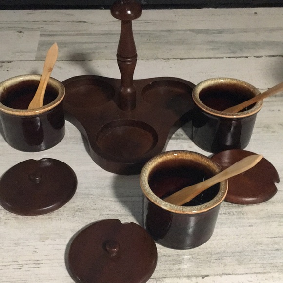 Vintage 3-compartment condiment holder with condiment bowls w/lids & woody spoon - Picture 3 of 9